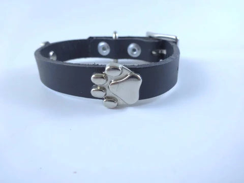 COLLAR DE PIEL CON APLICACIONES METALICAS (2 CM DE ANCHO)