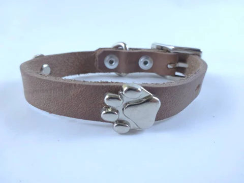 COLLAR DE PIEL CON APLICACIONES METALICAS (2 CM DE ANCHO)